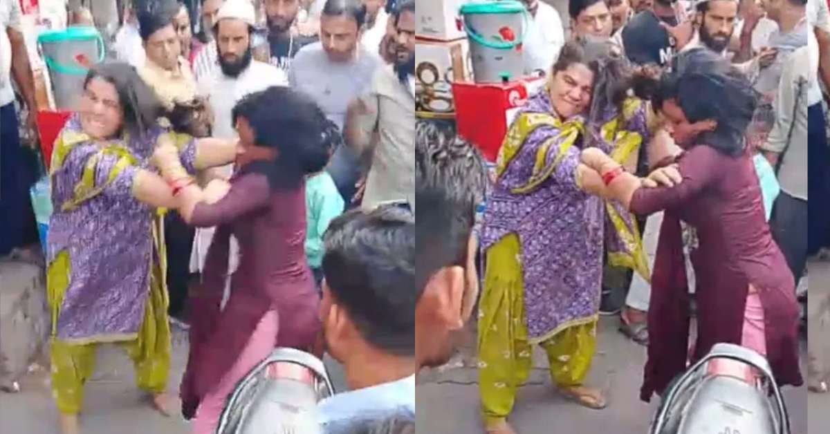 महिलाओं के बीच मार हो गई…एक-दूसरे का खींचा बाल,  बाजार बना कुश्ती का अखाड़ा, देखें मारपीट का VIDEO