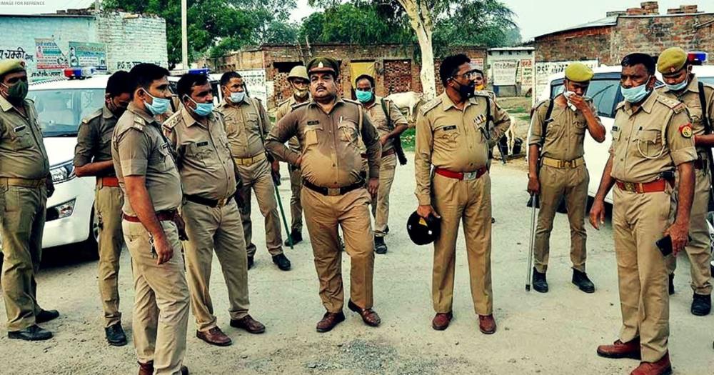 महाराष्ट्र: बीड के मंदिर में कट्टरपंथियों ने लगाया इस्लामिक झंडा, इलाके में तनाव, ईद से एक दिन पहले मस्जिद में हुआ था ब्लास्ट