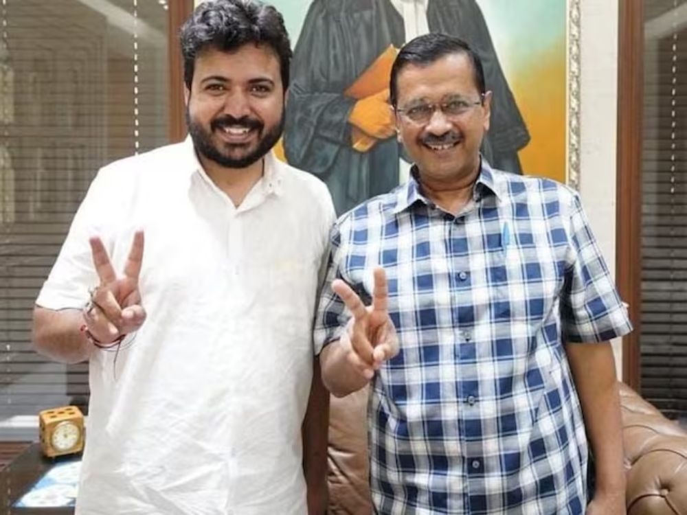 AAP नेता दुर्गेश पाठक के घर पर CBI रेड, पार्टी बोली- चुनाव से पहले बीजेपी का गंदा खेल फिर शुरू
