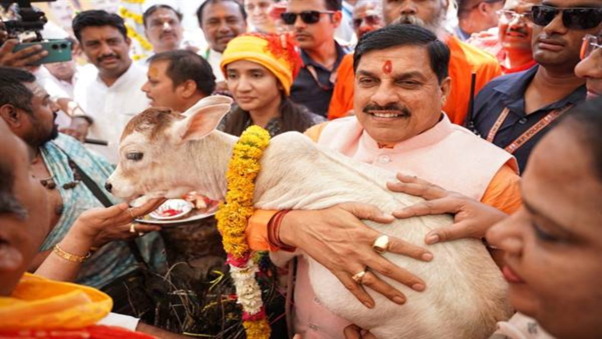 मुख्यमंत्री डॉ मोहन यादव ने महू में हाईटेक सुविधाओं से युक्त कामधेनु गौ-शाला का किया भूमि-पूजन, कहा- मध्यप्रदेश में गौ-सेवा की लिखेंगे नई इबारत