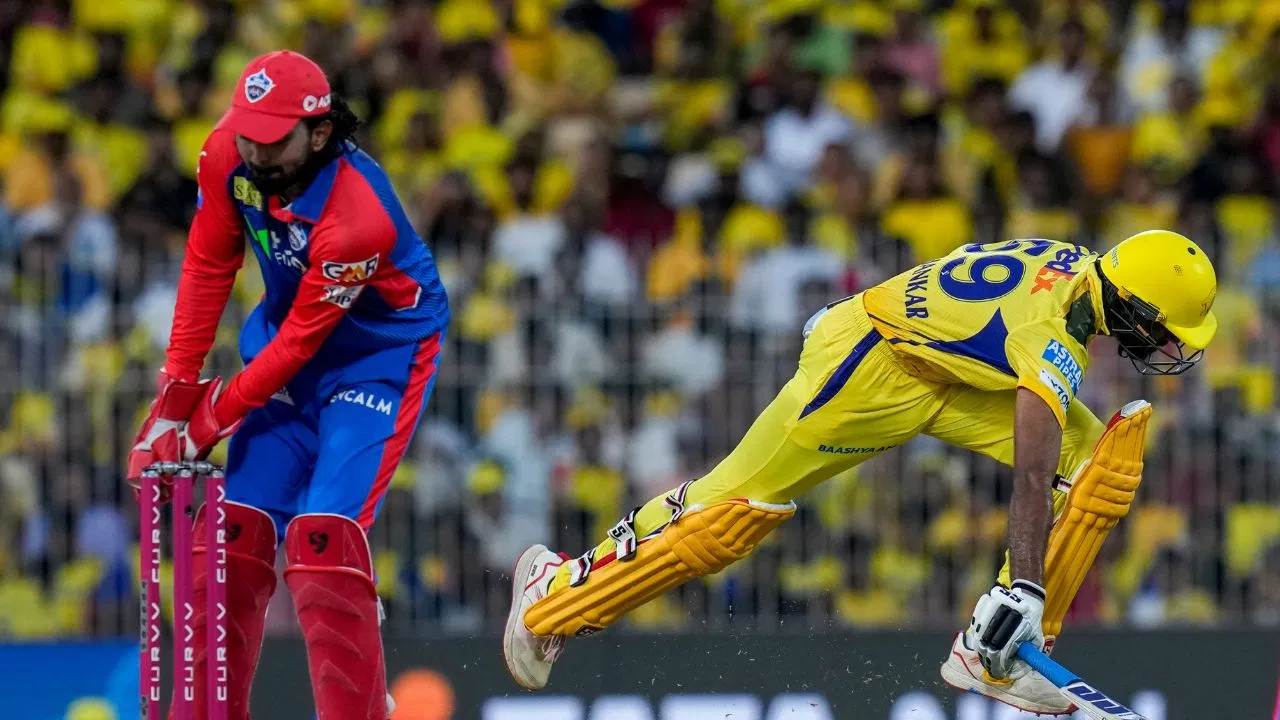 CSK vs DC, IPL 2025: दिल्ली कैपिटल्स ने लगाई जीत की हैट्रिक, चेन्नई को उसके घर में 25 रन से हराया, बेकार गई विजय शंकर की अर्धशतकीय पारी