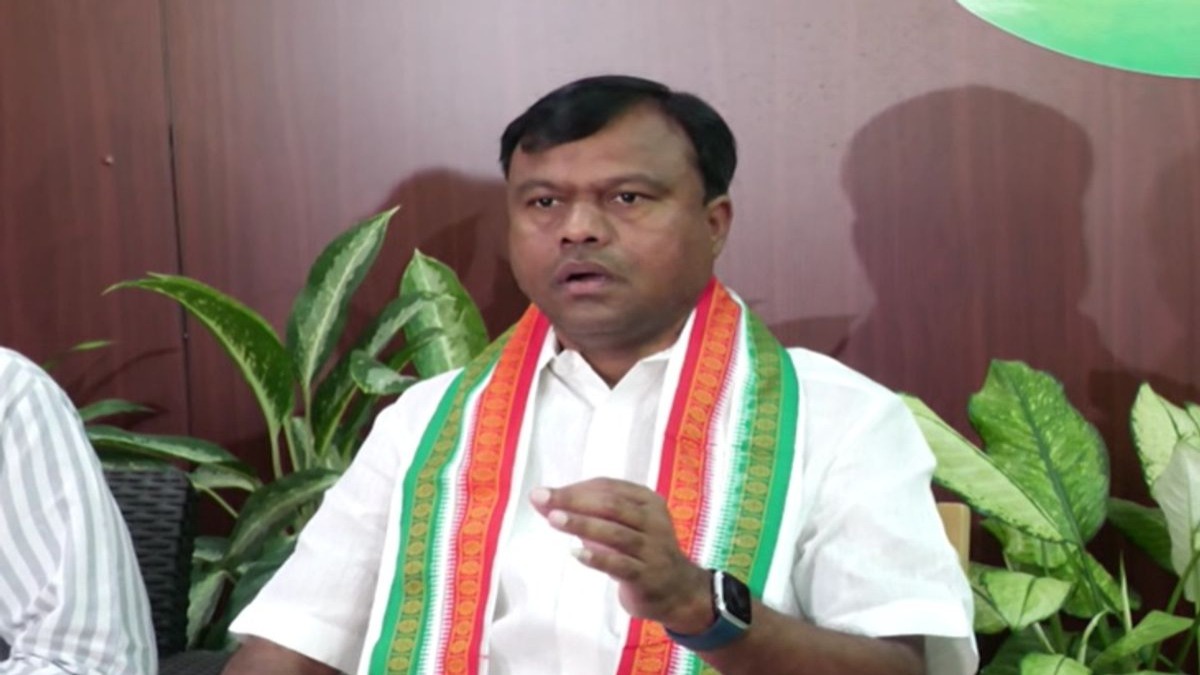 पटवारी सुसाइड मामला : PCC चीफ दीपक बैज ने की उच्च स्तरीय जांच की मांग, कहा – बड़ी मछलियों को बचाने छोटी मछलियों का शिकार कर रही सरकार