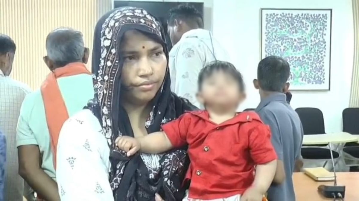 डेढ़ साल की बच्ची को साथ नहीं रखना चाहता पिता, न्याय की गुहार लेकर जनसुनवाई पहुंची मां, जानें आखिर क्या है वजह   