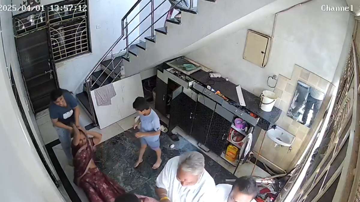 पत्नी से प्रताड़ित पति और सास ने लगाई मदद की गुहार: मायके वालों को बुलाकर जमकर की पिटाई, पुलिस की कार्रवाई से नाराज मां-बेटे पहुंचे एसपी ऑफिस