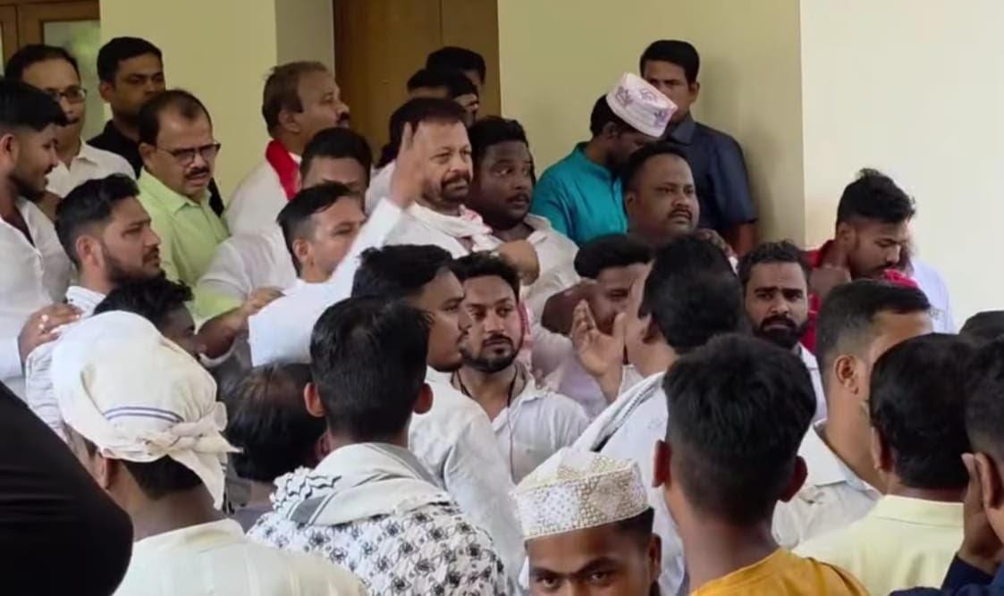 बीजद के इतिहास में पहली बार… नवीन पटनायक के नवीन निवास पर “पांडियन वापस जाओ” के नारे गूंजे