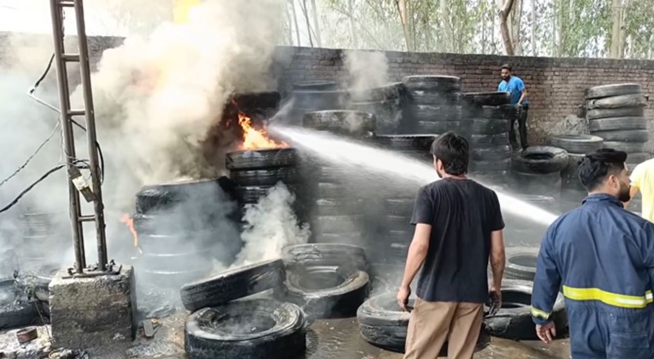 मोगा रोडवेज डिपो में भीषण आग, कर्मचारियों पर लापरवाही का आरोप