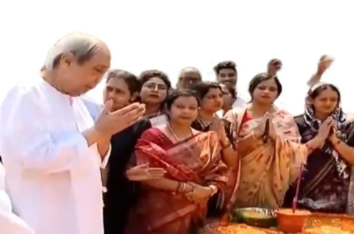 नवीन पटनायक ने अपने पिता स्वर्गीय बीजू पटनायक की पुण्यतिथि पर दी श्रद्धांजलि