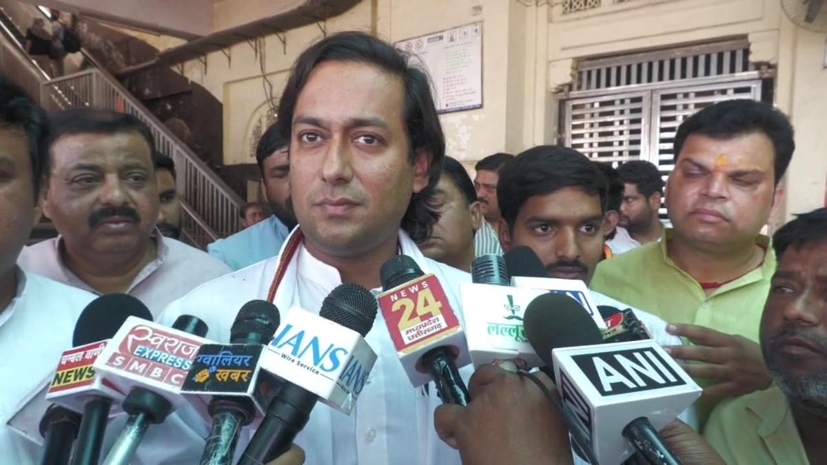 ग्वालियर अंचल के दौरे पर पूर्व मंत्री जयवर्धन सिंह: LGP सिलेंडर के दाम, वक्फ बिल पर सरकार को घेरा, कांग्रेस जिला अध्यक्षों के ऐलान को लेकर कही ये बात