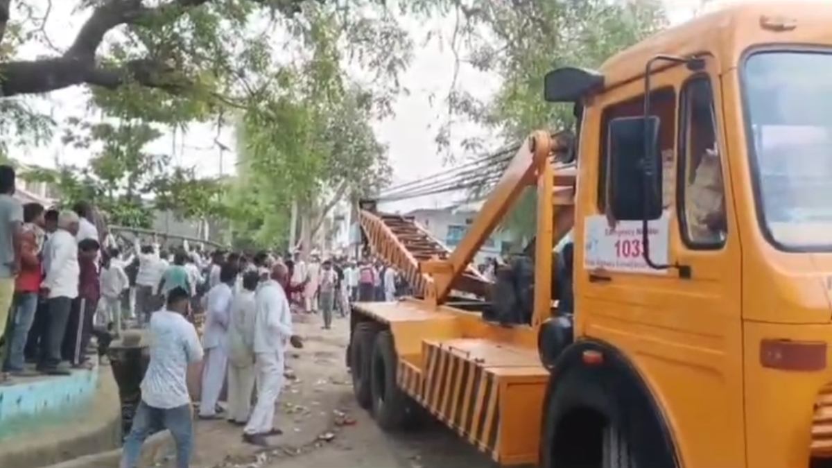 खंडवा में बड़ा हादसा: कुएं के दलदल में फंसे 5 लोग, विसर्जन के लिए सफाई करने उतरे थे ग्रामीण, रेस्क्यू जारी…