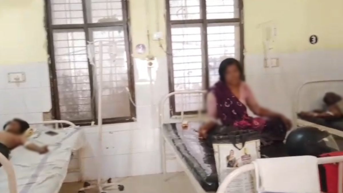 छेड़छाड़ का विरोध करने पर महिला को जिंदा जलाने की कोशिश, खिड़की से पेट्रोल डाल घर पर लगाई आग, तीन लोग झुलसे 
