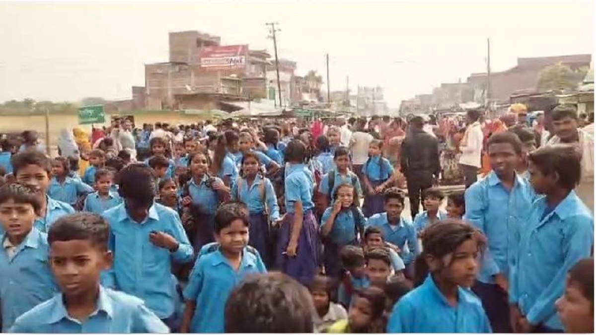 Lakhisarai School News : मिड-डे मील खाने के बाद 20 बच्चे पहुंचे अस्पताल, खाने में मिली मरी हुई छिपकली…