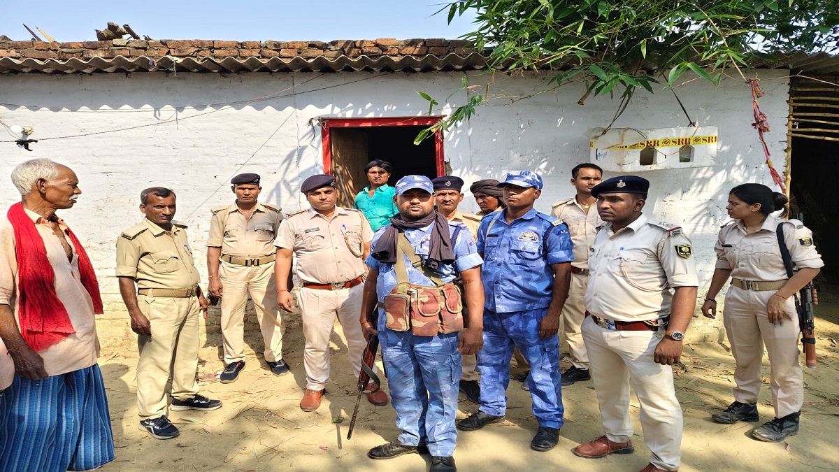 Motihari Police : मोतीहारी में गुंडों की अब खैर नहीं, पुलिस का चला हथौड़ा, कुर्की अभियान जारी…
