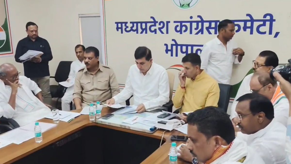 ‘मै MP Congress में अर्जुन सिंह को ढूंढ रहा हूं…’, प्रदेश प्रभारी हरीश चौधरी ने बैठक में रख दी ये बड़ी डिमांड