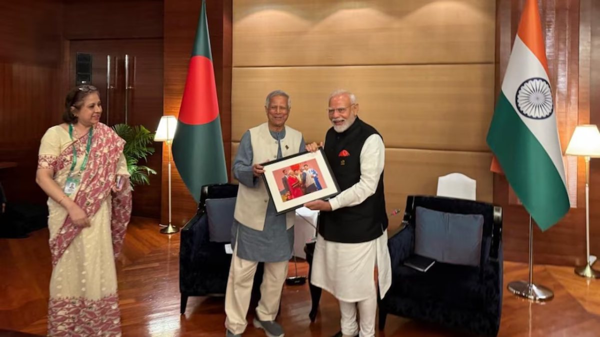 Yunus Gift to PM Modi: मोहम्मद यूनुस ने पीएम मोदी को दिया स्पेशल गिफ्ट, इसका प्रधानमंत्री से ही है 10 साल पुराना नाता