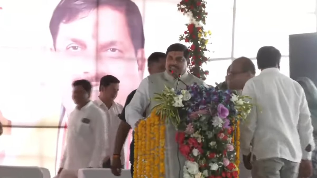 MP में अक्षय तृतीया पर भव्य आयोजन: मुख्यमंत्री कन्या विवाह योजना के तहत बंधन में बंधे सैकड़ों जोड़े, CM ने नवदंपतियों को दिया आशीर्वाद