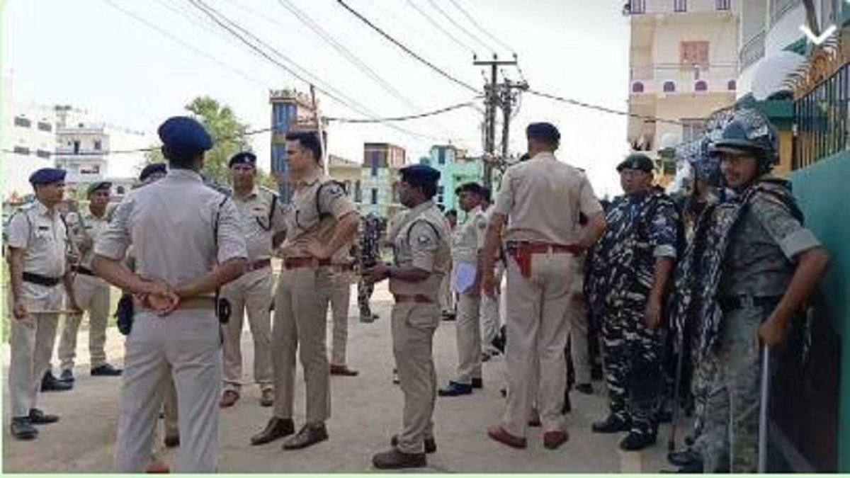 MLA Ritlal Yadav Raid : बाहुबली विधायक रीतलाल यादव के ठिकानों पर STF और POLICE की संयुक्त छापेमारी, देखें वीडियो…