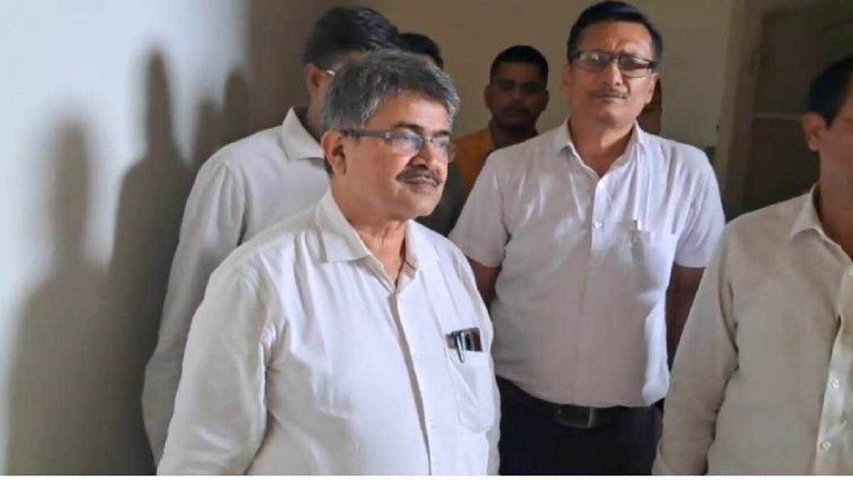 Mukul Kumar Jha Vigilance Raid : CO रहते खूब की काली कमाई,  छापेमारी में मिली अवैध संपत्ति, जानें कौन है ये बिहार के ‘धन कुबरे’