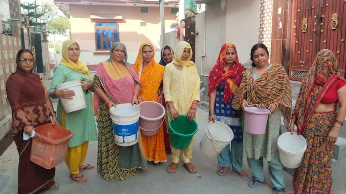 राजस्थान के इस जिले में भीषण गर्मी में पानी की बूंद-बूंद को तरस रहे लोग