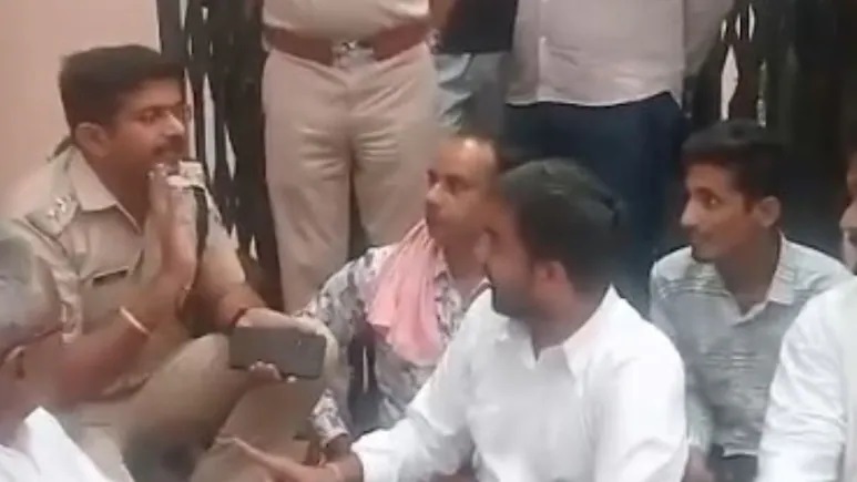 Rajasthan News: कौन है तू? मैं डिप्टी एसपी हूं, क्या है तेरी जिम्मेदारी? थाने के बाहर कांग्रेस विधायक और DSP में तीखी बहस