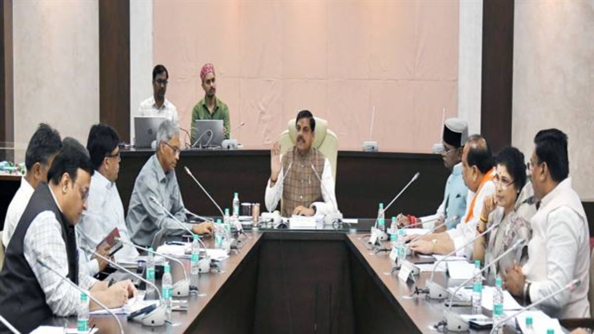 भोपाल के विकास कार्यों की समीक्षा: सम्राट विक्रमादित्य द्वार, शासकीय भवनों में लगाए सोलर पैनल, CM डॉ मोहन ने राजधानी को झुग्गी मुक्त बनाने दिए ये निर्देश
