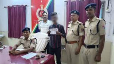 Bihar News: गांव में ही खुल गया था रेलवे टिकट का अवैध काउंटर, पुलिस को मिली जानकारी तो …