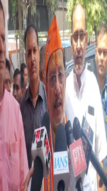 Bihar News: विजय सिन्हा ने राहुल गांधी पर बोला हमला, कहा- ‘पहले वो विदेशी मानसिकता से बाहर निकले’