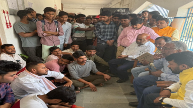 Bihar News: इस वजह से विद्यार्थियों ने जड़ दिया कॉलेज में ताला, आंतरिक परीक्षाओं में गड़बड़ी और आर्थिक शोषण का आरोप