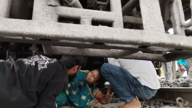 Bihar News: महिला ने ट्रेन के सामने कूदकर की आत्महत्या की कोशिश, लोको पायलट ने लगा दी ब्रेक, लेकिन…