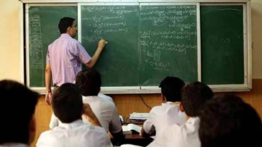 Bihar News: सरकारी स्कूल के शिक्षकों की सैलरी को लेकर आया बड़ा अपडेट, इस दिन आ सकता है बकाया वेतन