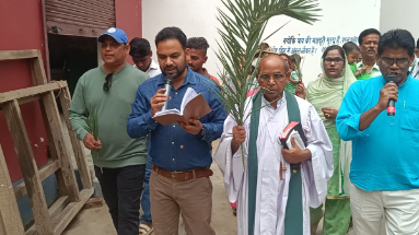 Bihar News: खजूर इतवार पर निकाला गया जुलूस, चर्च की परिक्रमा के बाद हुई विशेष आराधना सभा