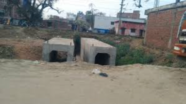 Bihar News: रेलवे की अनुमति पर अटका निर्माण, पांडेय पट्टी में उभरा जन आक्रोश 