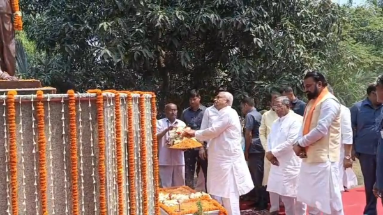 Bihar News: पूर्व प्रधानमंत्री स्वर्गीय चंद्रशेखर की जयंती पर राजकीय समारोह का किया गया आयोजन, मुख्यमंत्री नीतीश कुमार ने दी श्रद्धांजलि