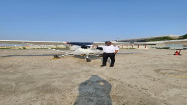 Bihar News: ACS डॉ. एस. सिद्धार्थ ने विमान CESSNA 172 में अकेले भरा उड़ान, सोशल मीडिया पर फोटो किया शेयर