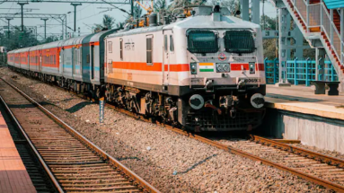 Bihar Railway News: उत्तर बिहार से गुजरने वाली कटड़ा-कामाख्या एक्सप्रेस समेत कई ट्रेनों का रूट बदला, यात्रा से पहले पढ़ ले यह खबर…