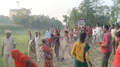 Bihar News: पुलिस और ग्रामीणों के बीच हुई झड़प, 3 महिलाएं घायल, देखें वायरल वीडियो