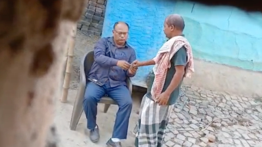 Bihar News: पीएम आवास योजना में चल रहा अवैध वसूली का खेल, रिश्वत लेते सहायक का वीडियो हुआ वायरल