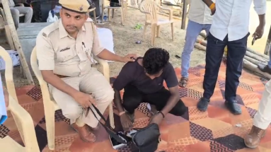 Bihar News: मरीन ड्राइव पर ड्रोन उड़ाने के आरोप में युवक हुआ गिरफ्तार, एयर फोर्स के रिहर्सल शो की कर रहा था रिकॉर्डिंग 