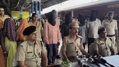 Bihar News: ऑपरेशन रेड के तहत रेल पुलिस ने पटना जंक्शन पर शराब बेचने वाली 4 महिलाओं को किया गिरफ्तार