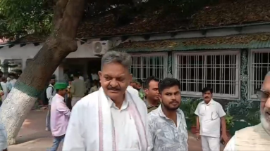 Bihar News: समाजवादी पार्टी के सांसद अफजाल अंसारी पहुंचे राजद कार्यालय, नेता प्रतिपक्ष तेजस्वी यादव से बंद कमरे में हुई मुलाकात 