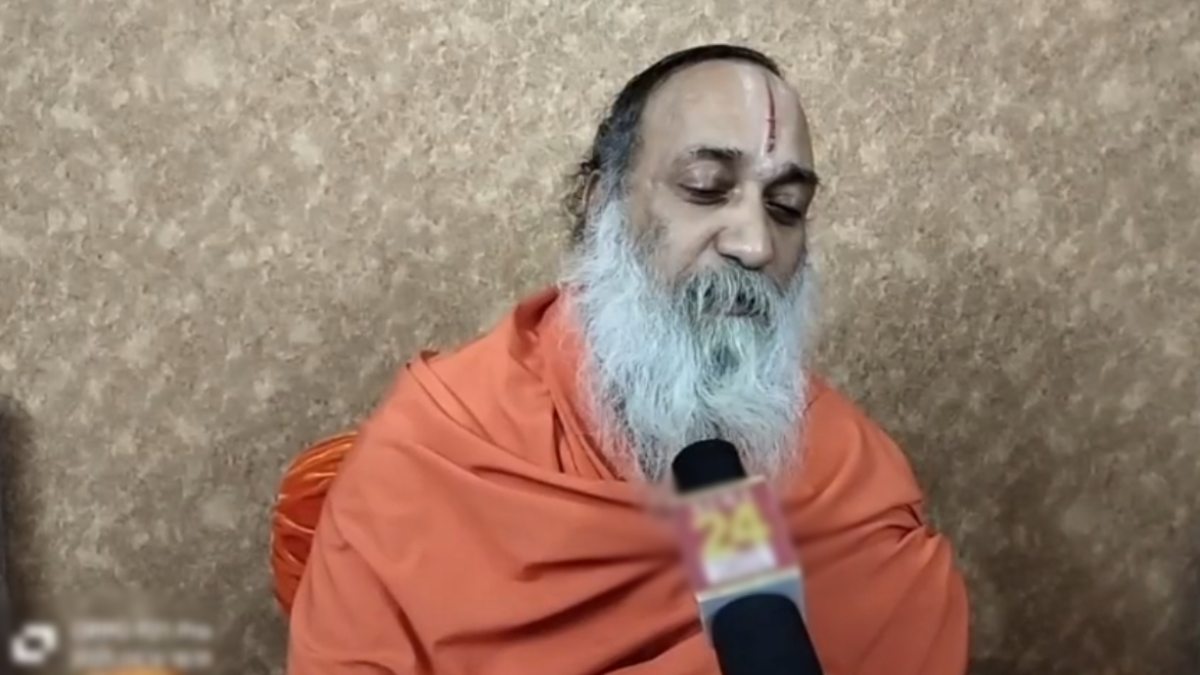 आरोपियों की गिरफ्तारी नहीं होने पर भड़के जगदगुरु राघव देवचार्य, कहा- जबलपुर में BJP के 7 MLA-2 MP के बाद भी नहीं हुई कार्रवाई, प्रशासन पर उठाए सवाल