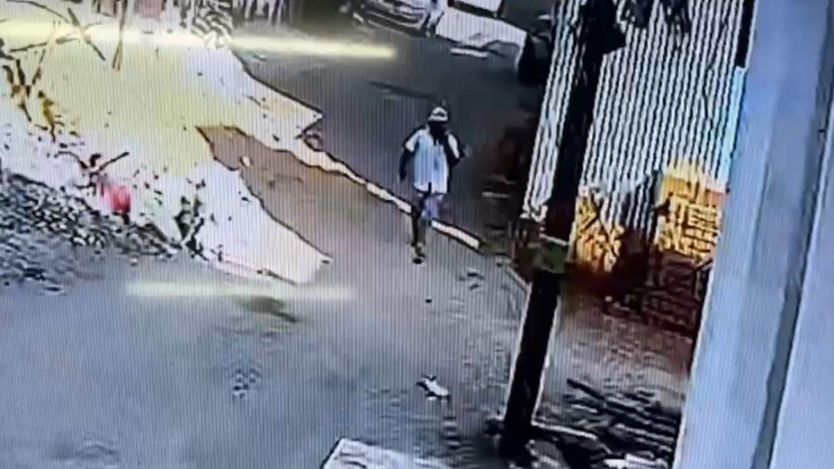 चोरों की अजीब करतूत: झुमके-कंगन की चुराई अधूरी जोड़ी, पूरे घर में थूका गुटखा, वारदात CCTV में कैद