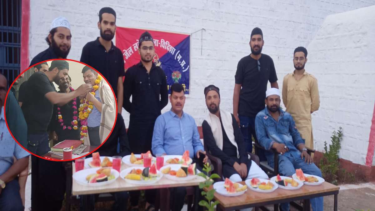 ‘तू खींच मेरी फोटो..’ नियमों को ताक पर रख जेल में जेलर ने अपराधियों के साथ खिंचवाई फोटो, इफ्तार पार्टी का Video Viral