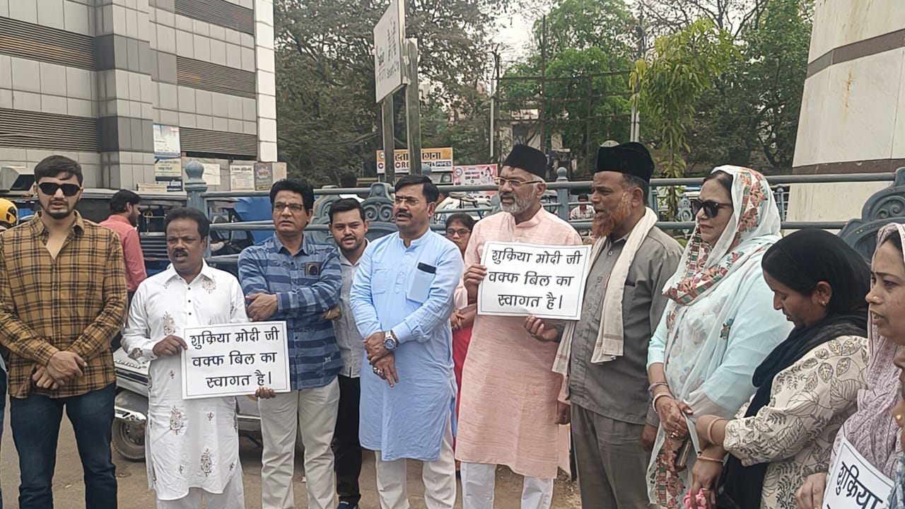 वक्फ बोर्ड संशोधन बिल लोकसभा में हुआ पेश, मुस्लिम समुदाय में उत्साह, पटाखे फोड़कर जताई खुशी…