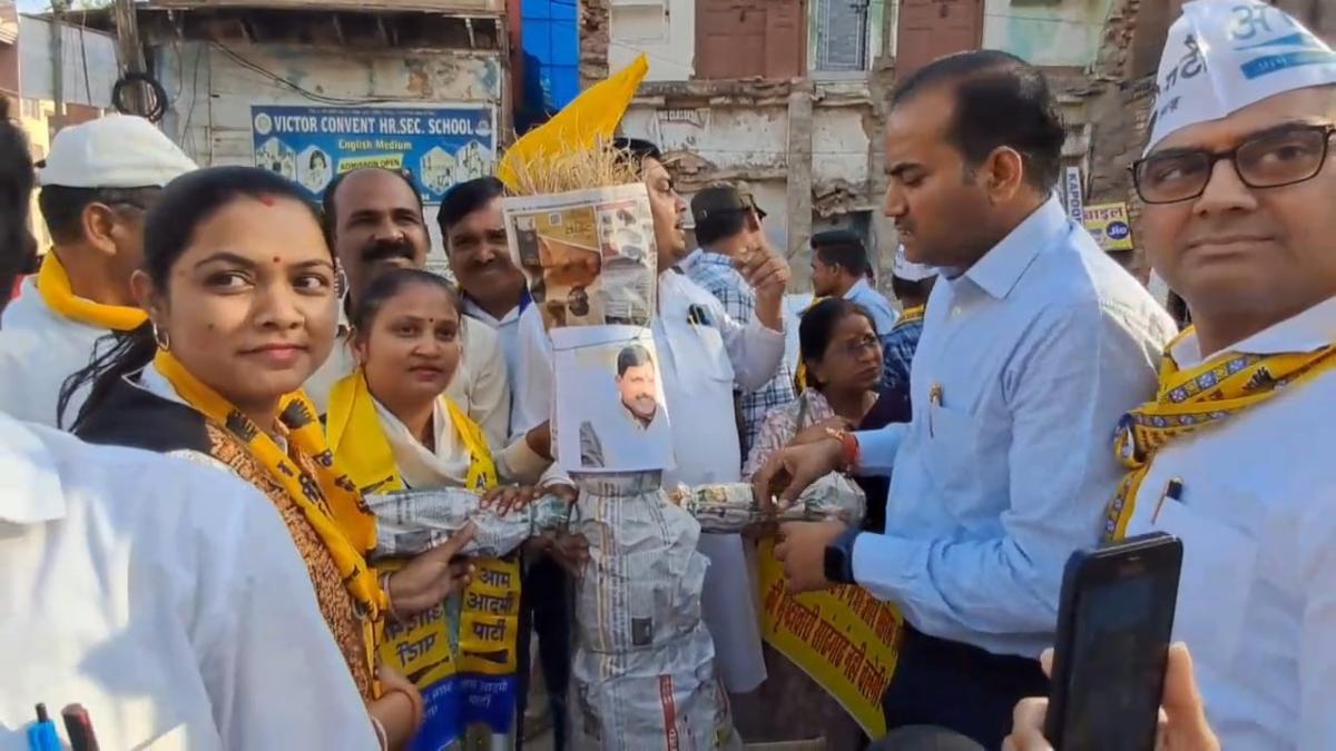 AAP के प्रदेश सचिव, जिला अध्यक्ष समेत 20 कार्यकर्ताओं पर FIR: सौरभ शर्मा को मिली जमानत का विरोध करते हुए प्रदेश सरकार का जलाया था पुतला