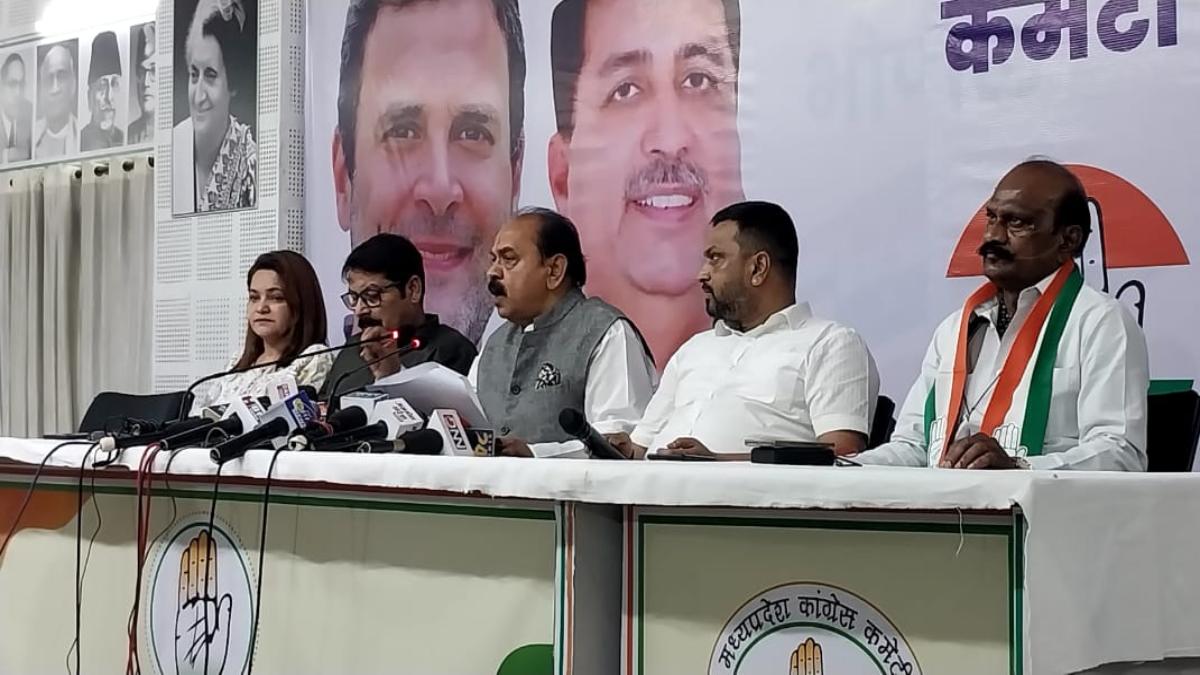 दमोह घटना के बाद सरकार एक्शन मेंः फर्जी डॉक्टरों को ढूंढने चलेगा अभियान, इधर कांग्रेस ने डॉ के खिलाफ हत्या का मामला दर्ज करने की मांग की, मृतकों के परिजन को 1-1 करोड़ का मुआवजा दिया जाए