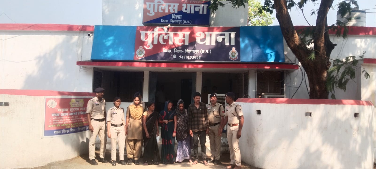 CG News: सराफा दुकान में चोरी करने वाला शातिर चोर गिरोह गिरफ्त में… पूरा परिवार मिलकर करता था चोरी, 26 लाख की ज्वेलरी बरामद