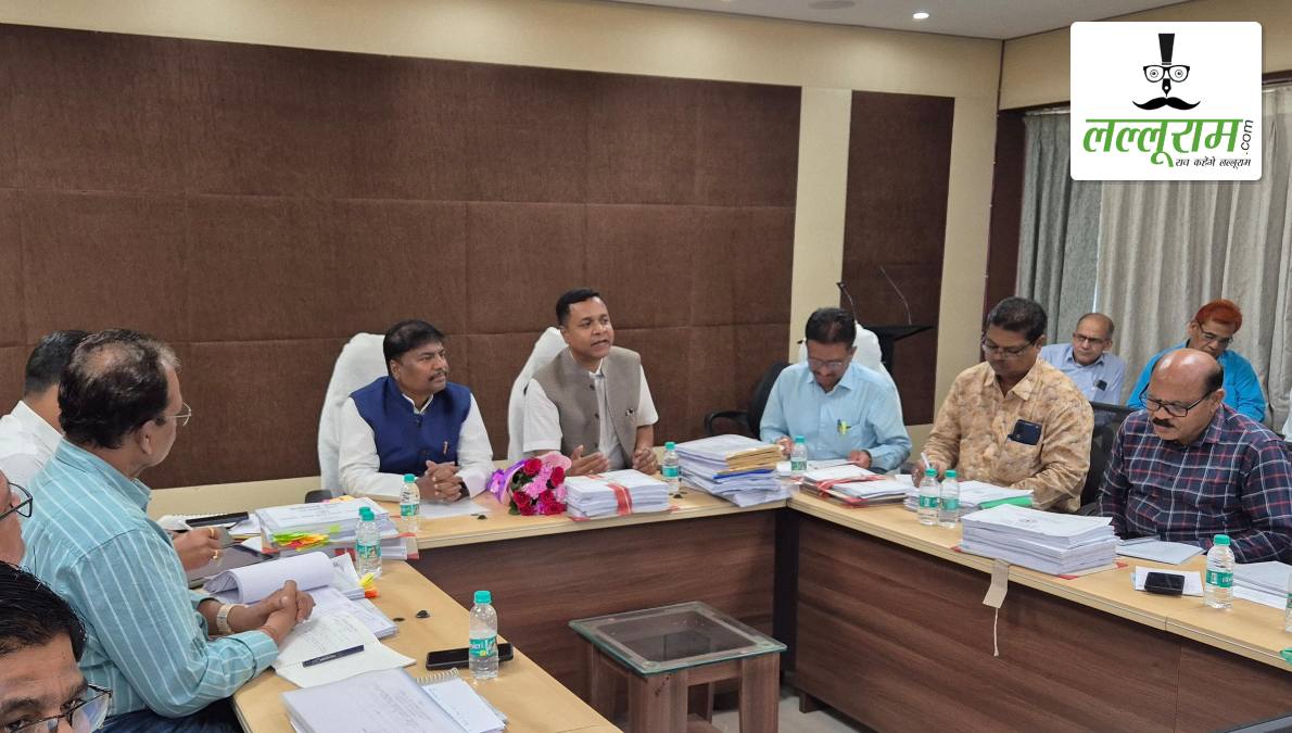 जल संसाधन मंत्री केदार कश्यप ने ली विभागीय समीक्षा बैठक: निविदा में दोषी पाए गए 108 ठेकेदारों पर कड़ी कार्रवाई के दिए निर्देश, गुणवत्ता जांच के लिए उड़नदस्ता गठित