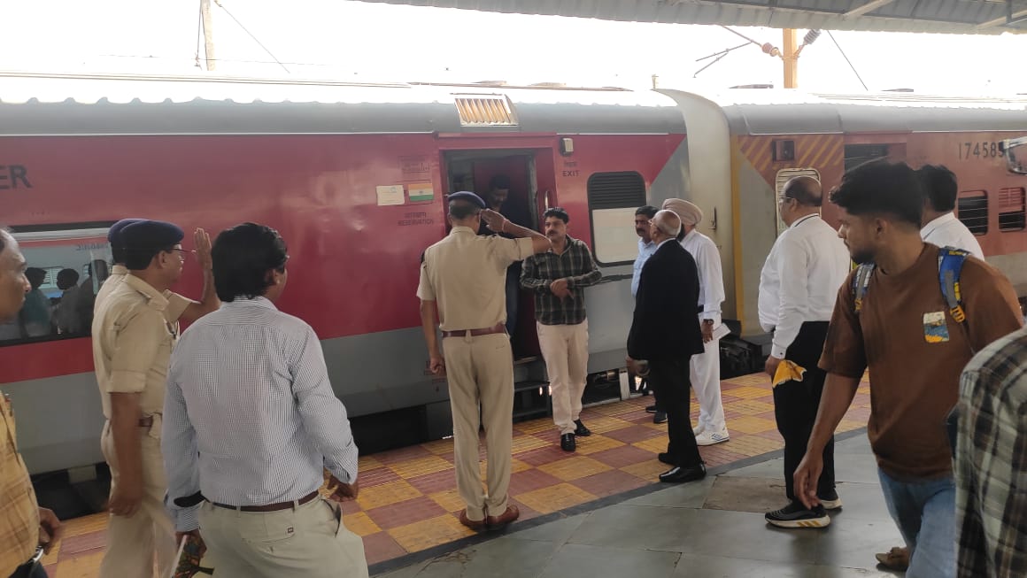 DSC साहब किसके संरक्षण में चल रहा खेल ? अब तो DRM ने भी पकड़ लिए 11 अवैध वेंडर्स