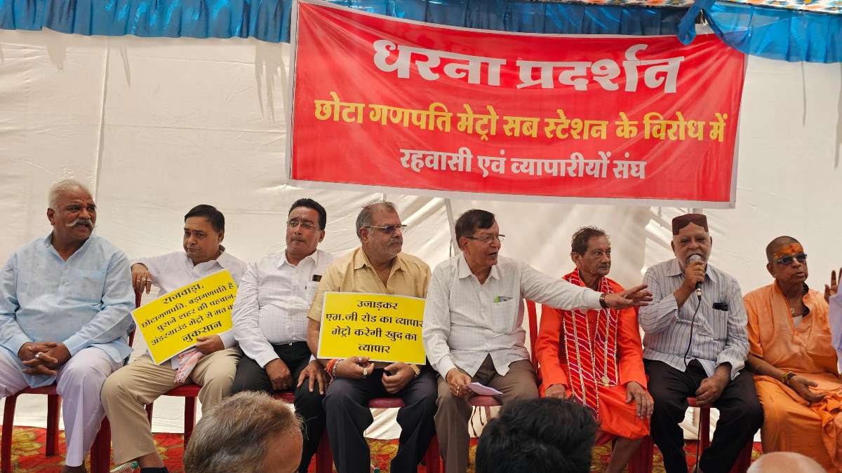 इंदौर मेट्रो अंडरग्राउंड स्टेशन पर बवाल: 45 से ज्यादा घरों के उजड़ने का खतरा, सत्तन ने मंत्री विजयवर्गीय पर कसा तंज, सरकार नहीं योजना के खिलाफ बैठे धरने पर