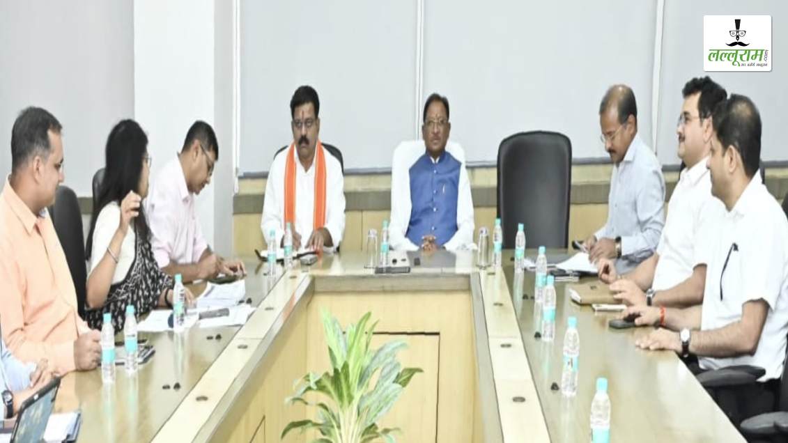 CM साय ने की पंचायत और ग्रामीण विकास विभाग के कार्यों की समीक्षा: अधिकारियों को दिए आवश्यक निर्देश, कहा- पंचायतों को सशक्त बनाकर अंतिम व्यक्ति तक विकास पहुंचाना हमारी सर्वोच्च प्राथमिकता